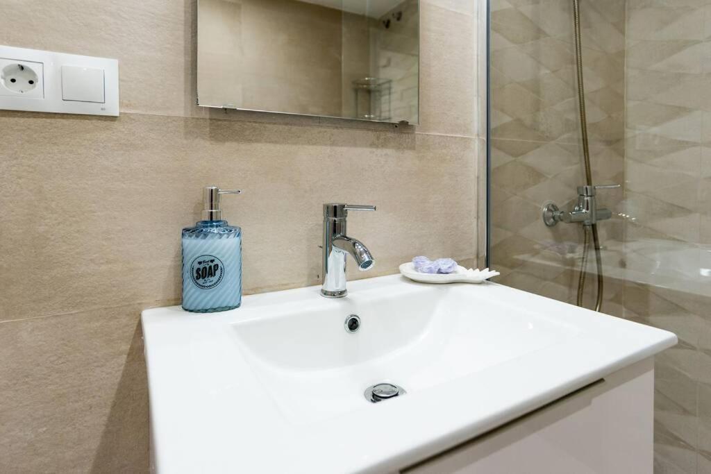 Sol Apartment - C&G Benal Beach 베날마데나코스타 외부 사진